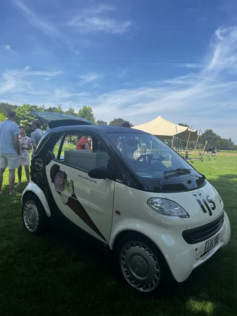 Tesla vliegt, maar die van ons komt met een bolleke vanille. 🍦✈

#smartijs #lokaalgenieten